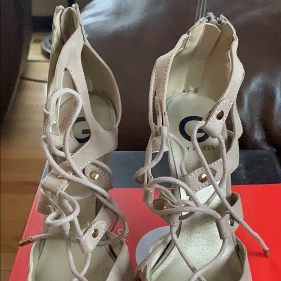 Guess Shoes - Picture 3 of 6